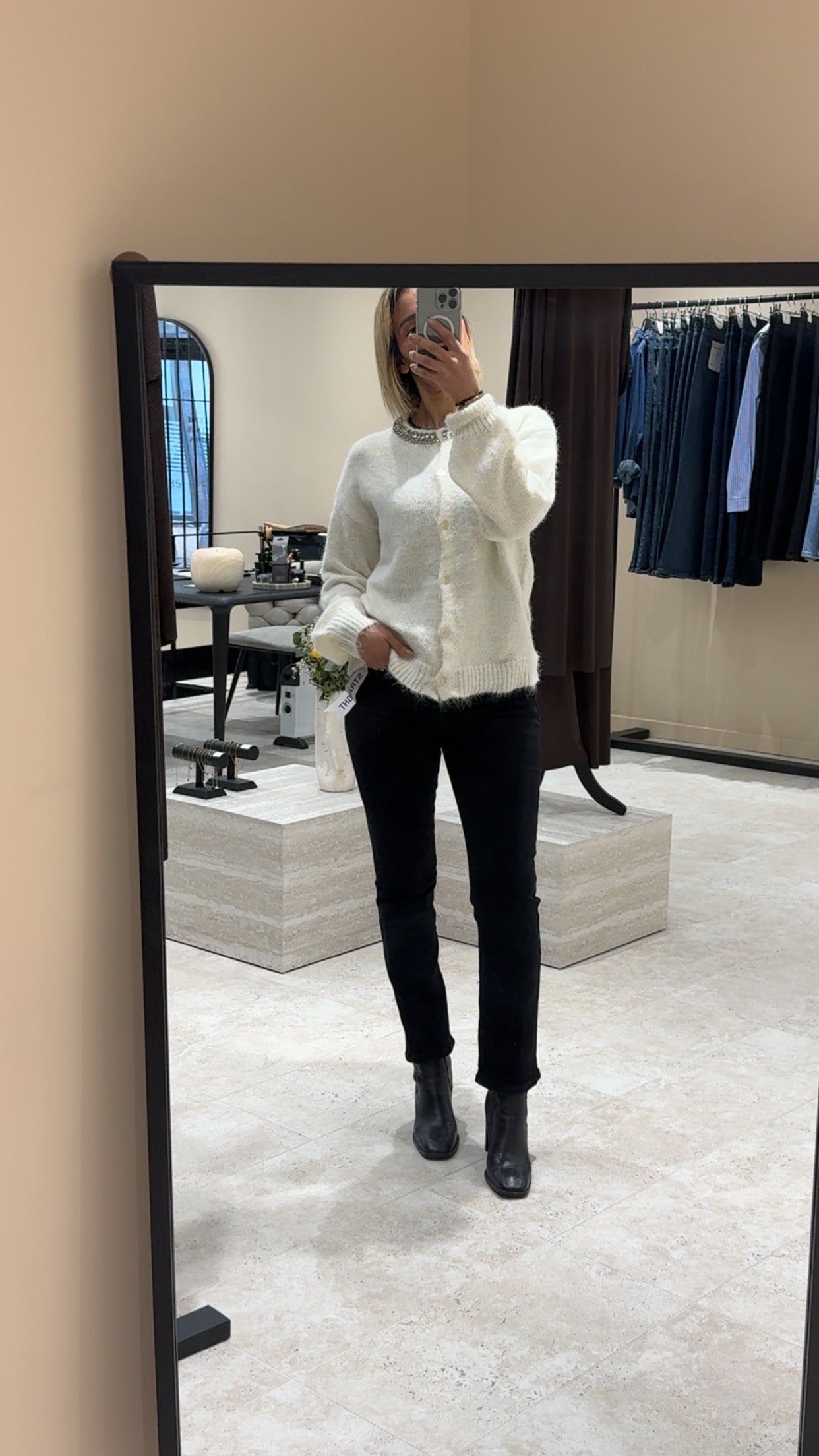 Gilet doux à col orné – Écru