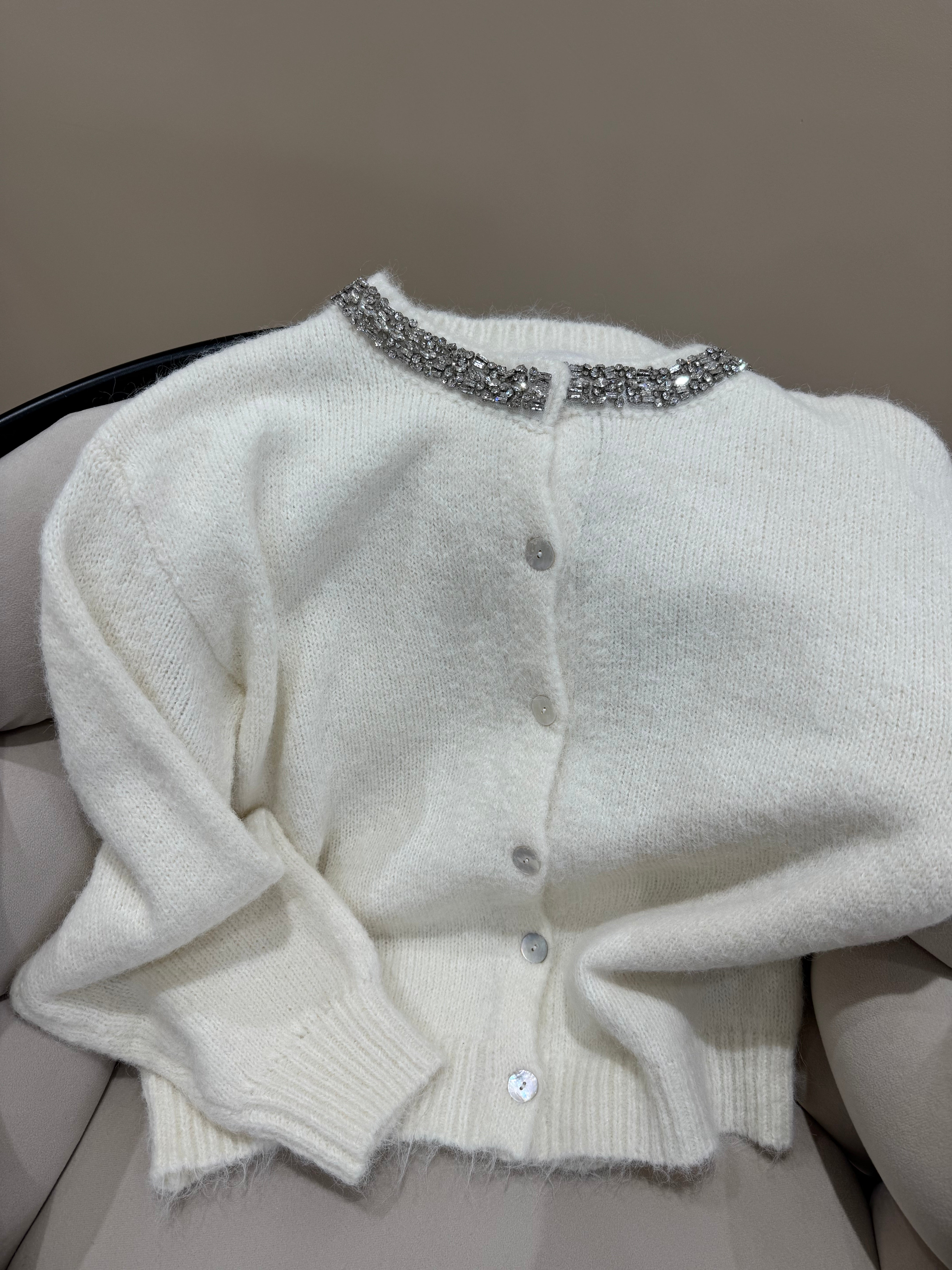 Gilet doux à col orné – Écru