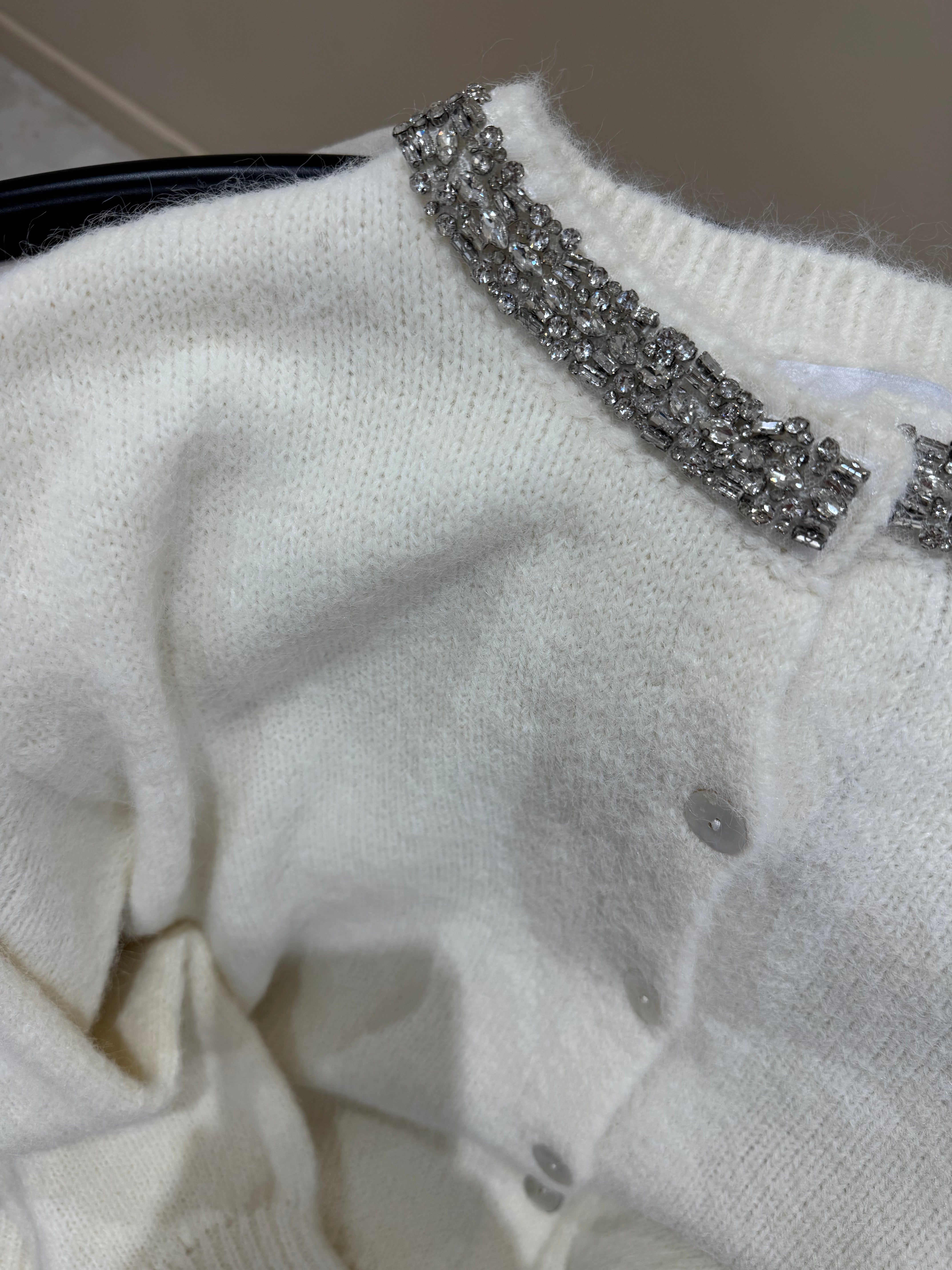 Gilet doux à col orné – Écru